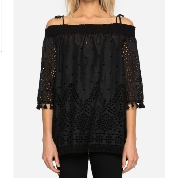 Johnny was HAILEY OFF THE SHOULDER❣❣ - Picture 2 of 6